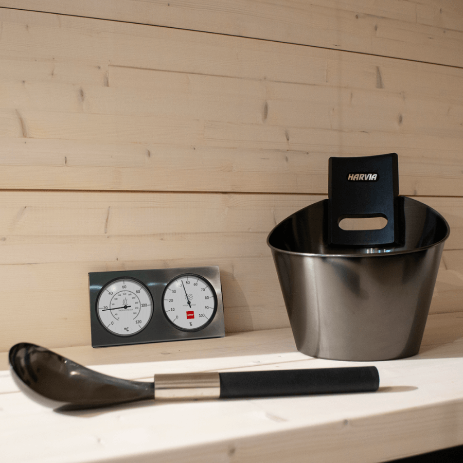 Kit accessoires pour Sauna en métal noir dans un sauna
