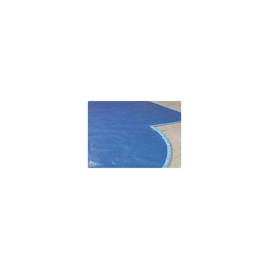 Photo d'une piscine avec une bâche à bulles rondes bleu classique