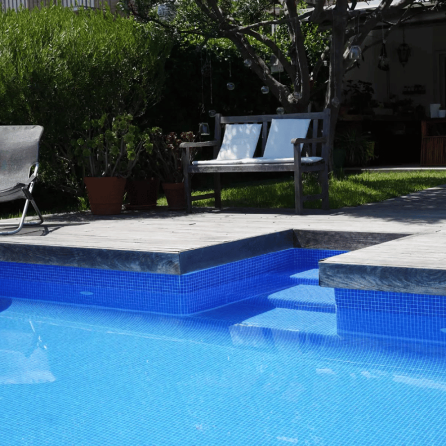 piscine avec liner armé sopremapool design couleur mosaic bleu