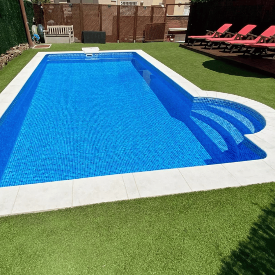 piscine avec liner armé sopremapool design couleur marbella bleu