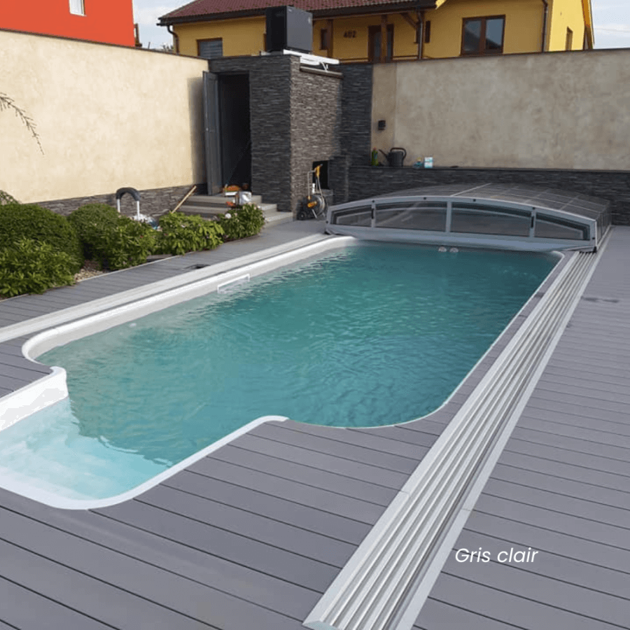 photo d'une piscine avec liner gris clair