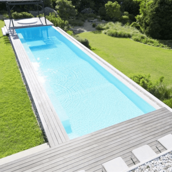 photo d'une piscine avec Pvc armé ALKORPLAN XTREME 150/100 couleur ice