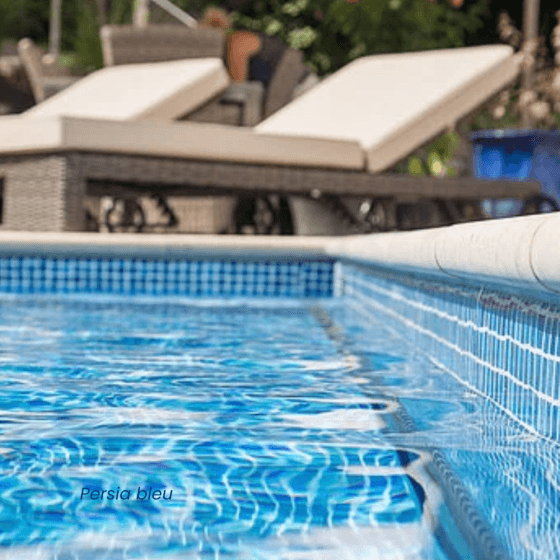 Photo d'une piscine avec liner en PVC armé ALKORPLAN persia bleu