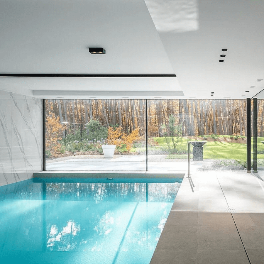 photo d'une piscine avec pvc armée couleur gris clair