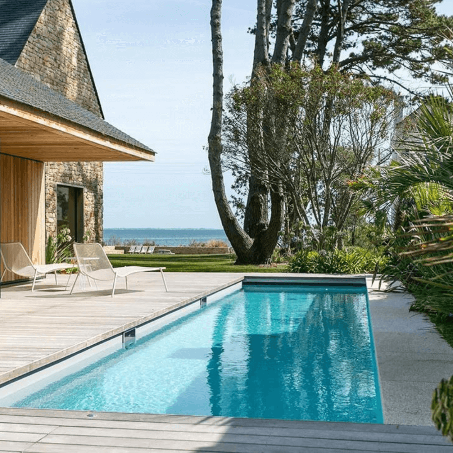 photo d'une piscine avec pvc armée couleur gris clair