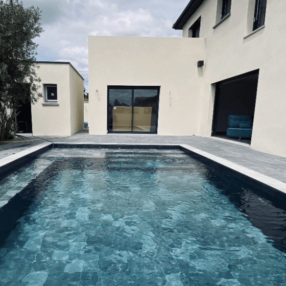 photo d'une piscine avec pvc armé hydroflex 3d sensation verni relief