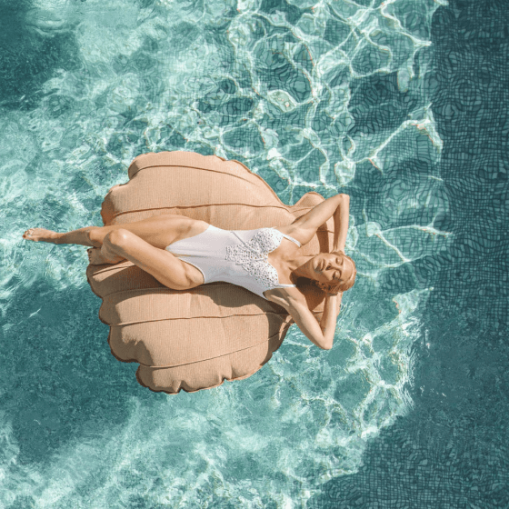 Pouf XL flottant - Coquillage - MX HOME - Extérieur mise en situation