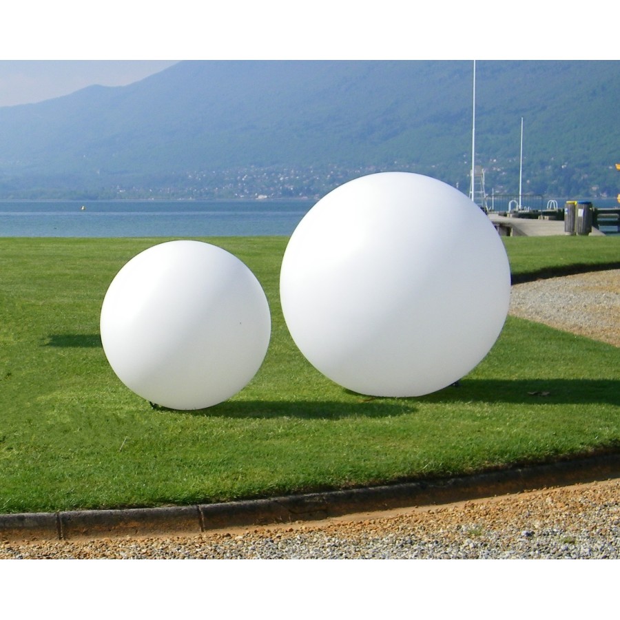 Sphère lumineuse pour la mise en valeur de votre piscine Sphère lumineuse pour la mise en valeur de votre piscine