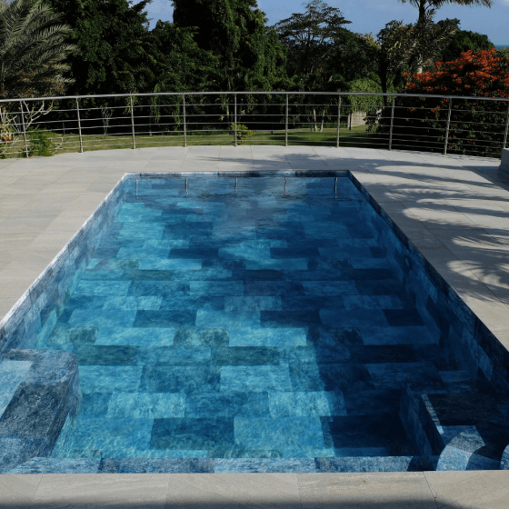 PVC armé 150/100 SOPREMAPOOL DESIGN antidérapant pour piscine