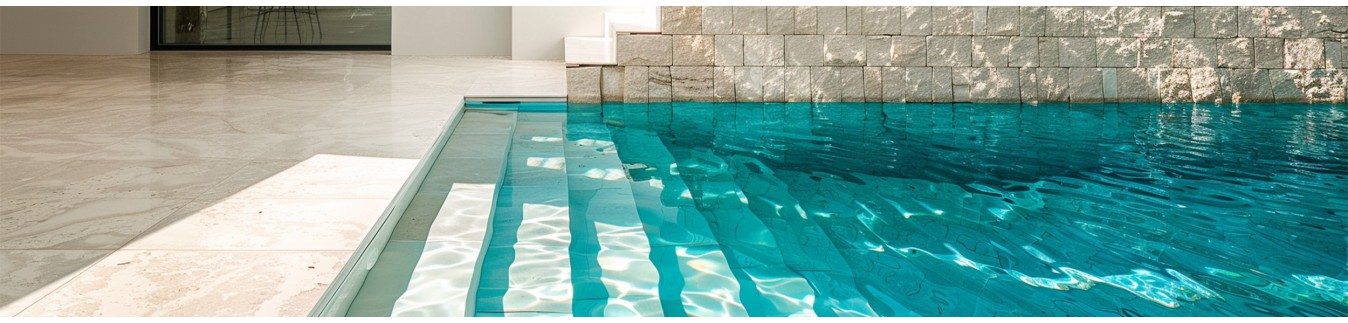 Escaliers et échelles de piscine pour répondre à vos besoins